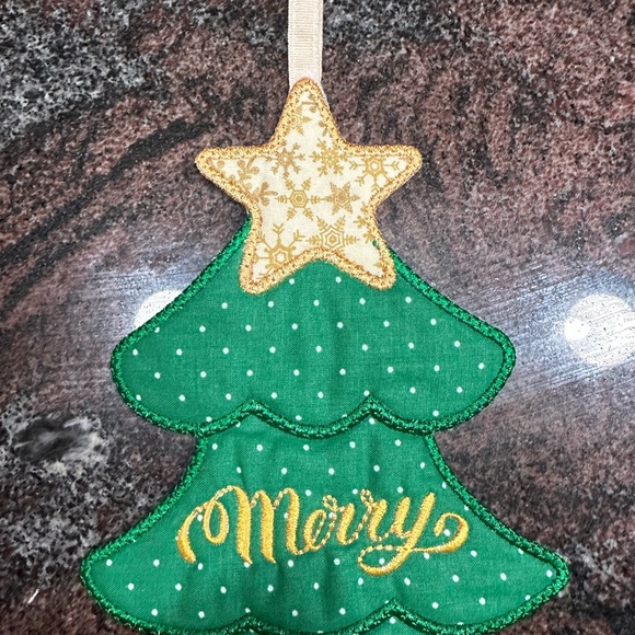 Handmade quilted and embroidered Christmas tree door hanging decoration - Picture 4 of 5